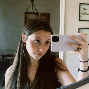 Meet your Posher, Caitlin